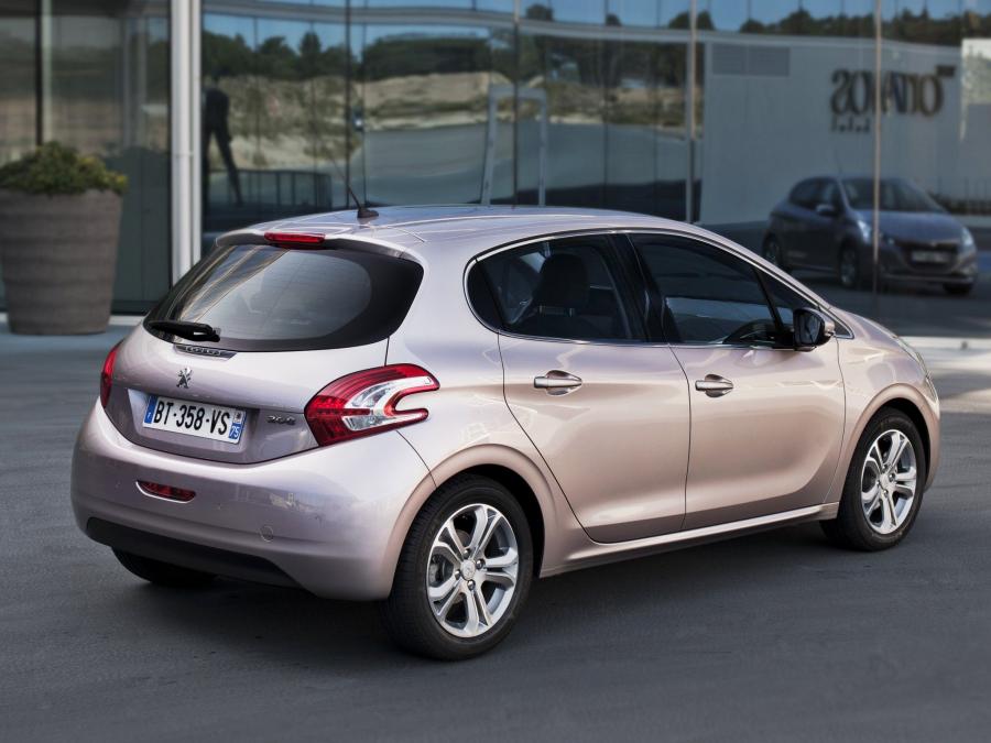  Peugeot 208 5-Door 2012 года  (фото 71 из 73)